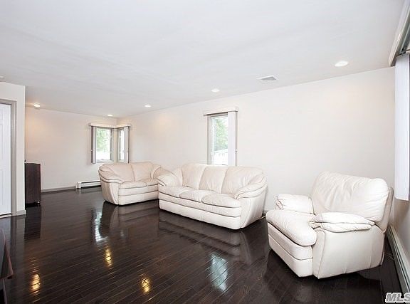 5th image of 52 Oakwood Ave