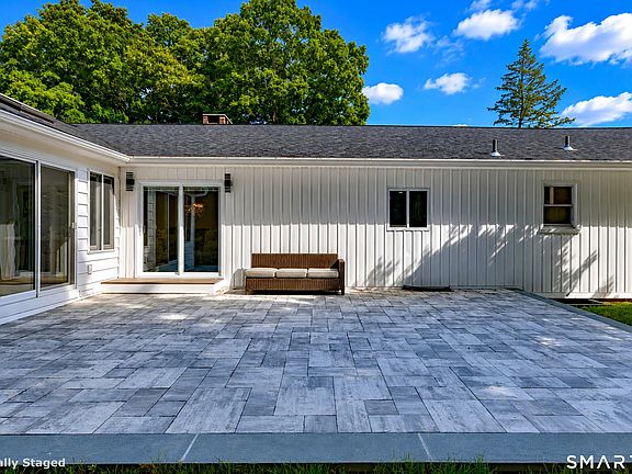 5th image of 429 Flax Hill Road