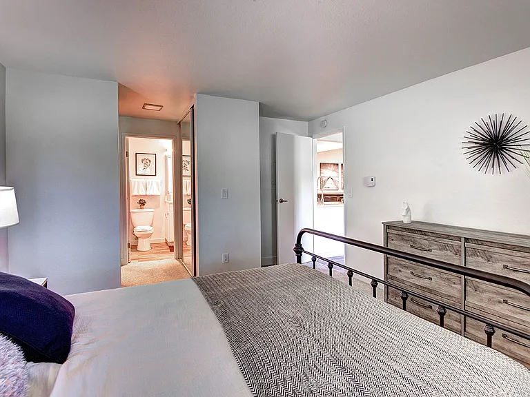 Woodlake Apartments — Photo 39