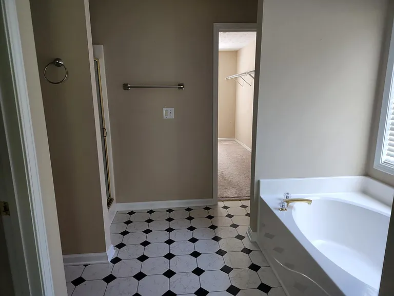 2350 Kirkstone Dr — Photo 16
