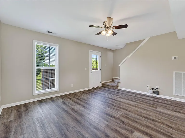 2072 Tynewood Dr — Photo 6
