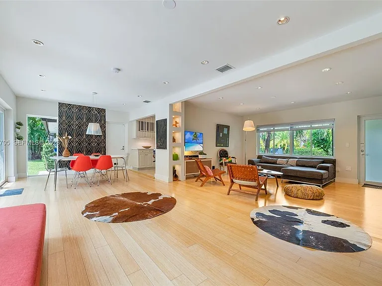5800 SW 50th Ter #5800 — Photo 5