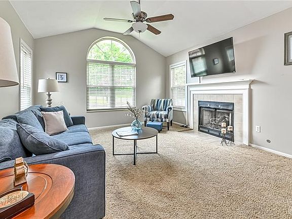 5th image of 38 Ashford Dr