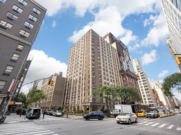 200 East 24th Street image 11 of 11