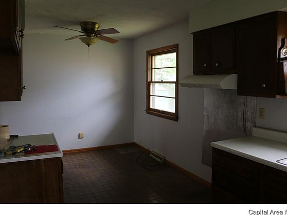 4th image of 402 E Washington St