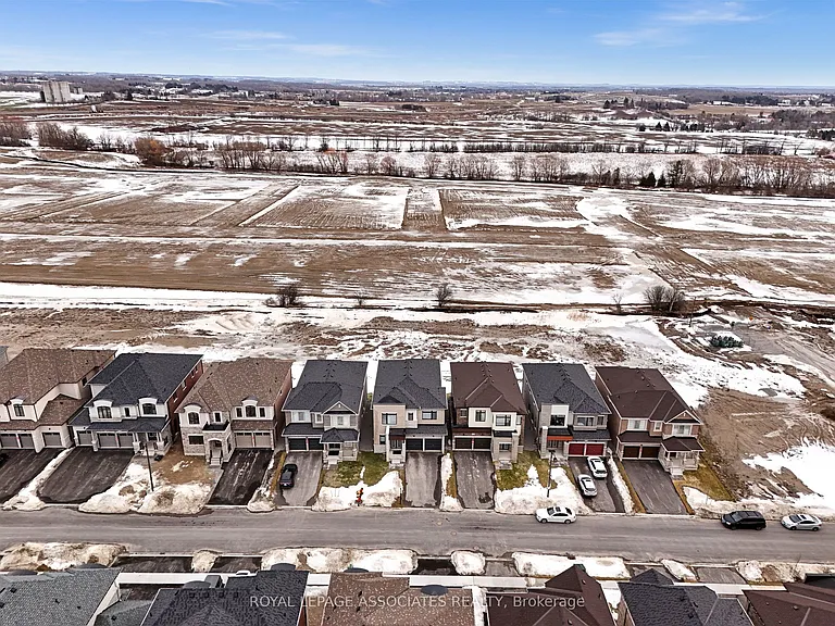 2215 Beckman Cres #UPPER — Photo 42