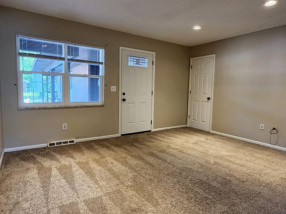 3rd image of 1883 Hampstead Dr #1885