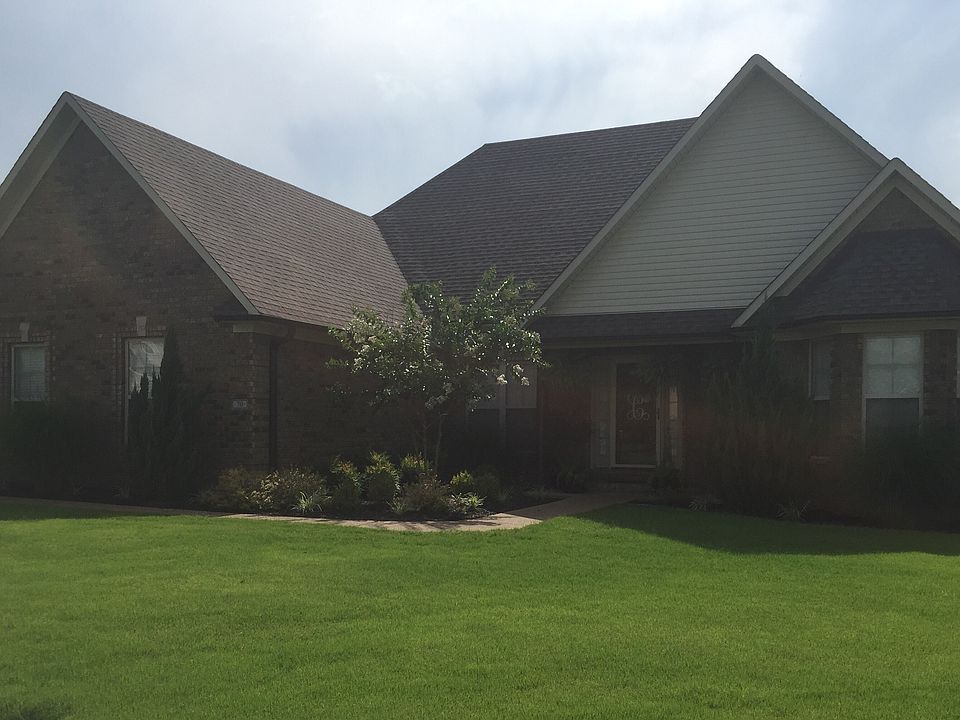 1st image of 70 Stillwater Ln