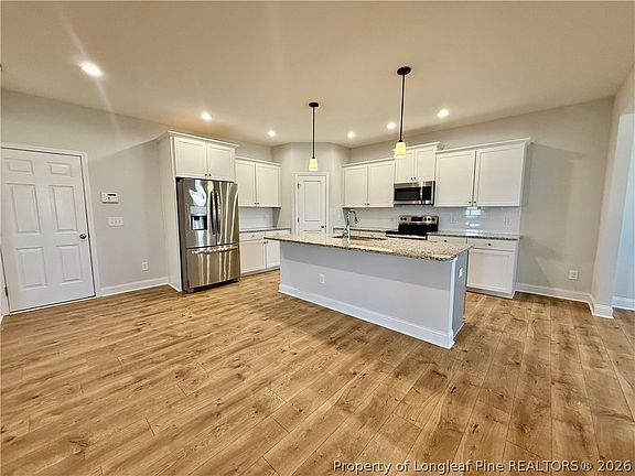 5th image of 155 Silk Oak Dr