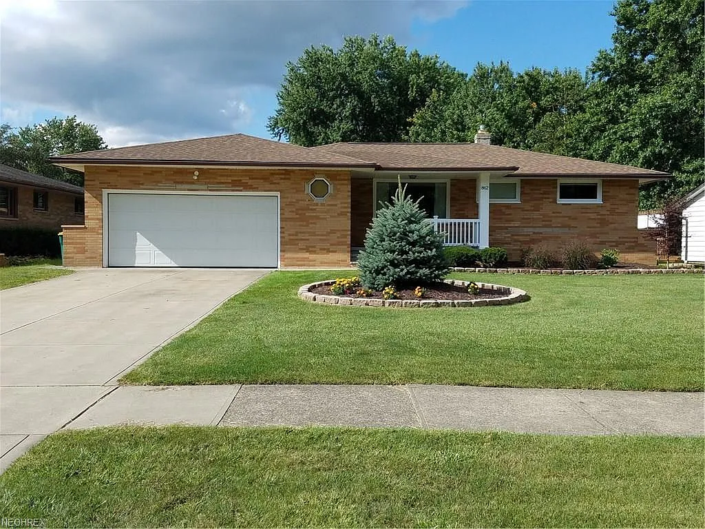 862 N Skyline Dr photo 1