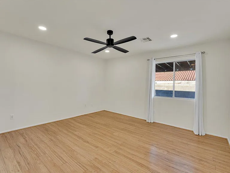 1072 Sky Rock Ct — Photo 8