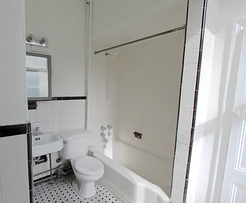 Rented by ROOM Real Estate | media 25