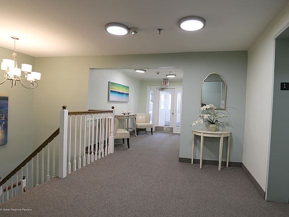 5th image of 75 Whitefield Ave APT 410