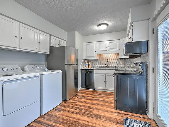 3rd image of 449 Eastley Ct APT 5