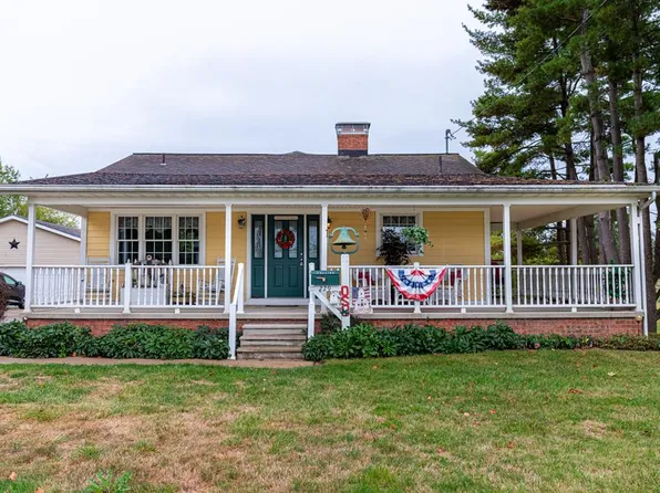 229 W Sandusky St, Fredericktown, OH 43019