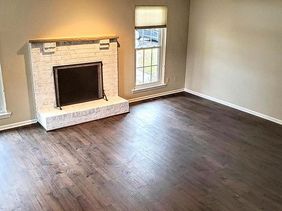 4th image of 211 Victoria Ct #102