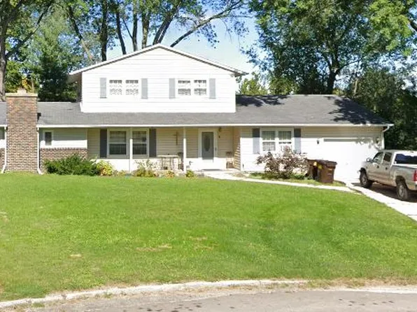 4 Haven Ct, Freeport, IL 61032