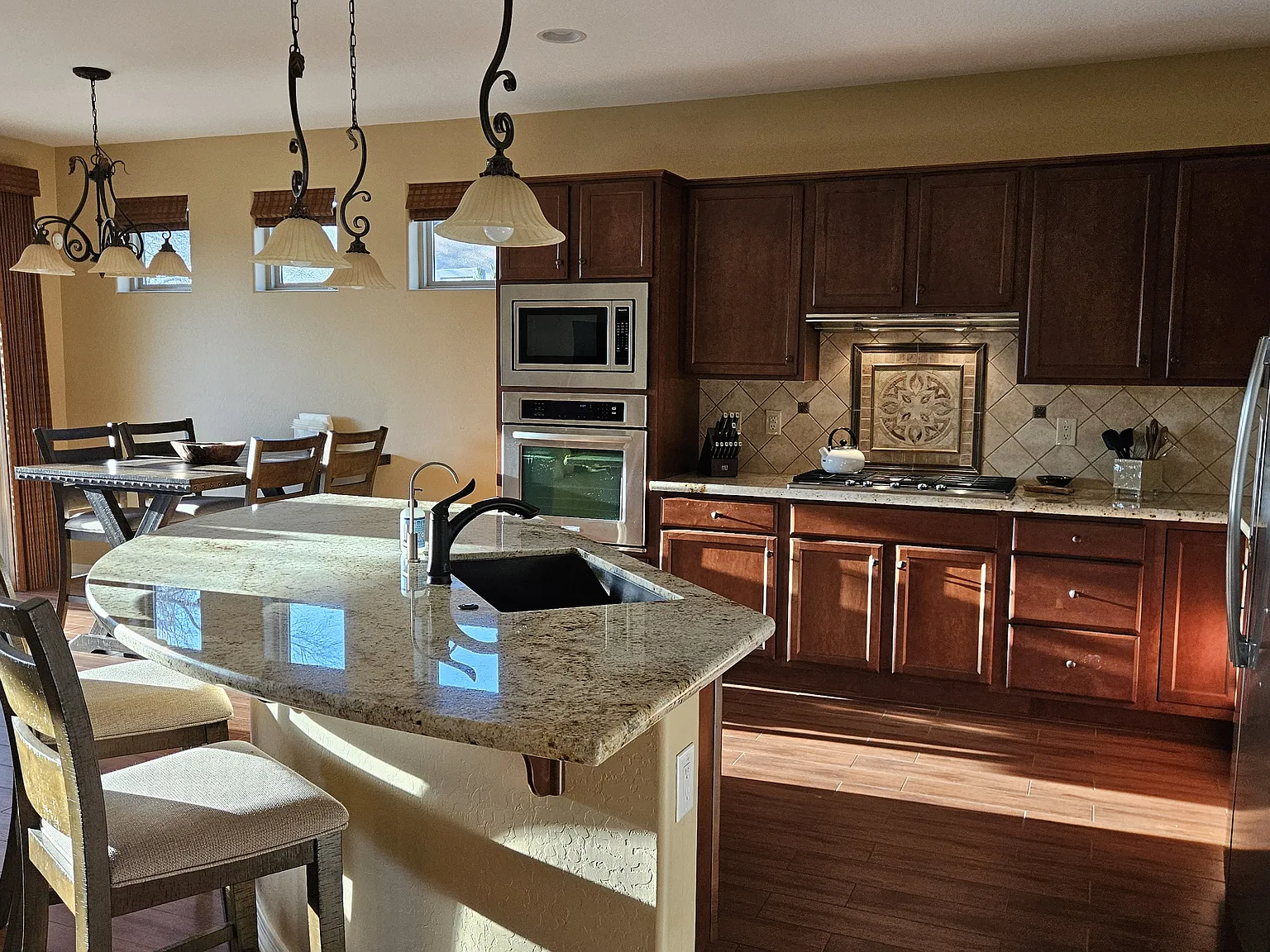 2 bed, 1438 sqft, $3,400 — Photo 4
