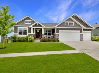 9702 Marnewood Dr, Johnston, IA 50131