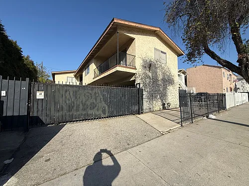 2219 Crenshaw Blvd Photo 1