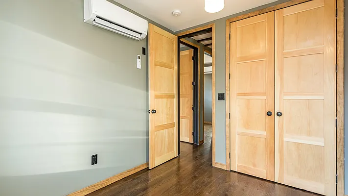 Rented by Nooklyn NYC LLC | media 52