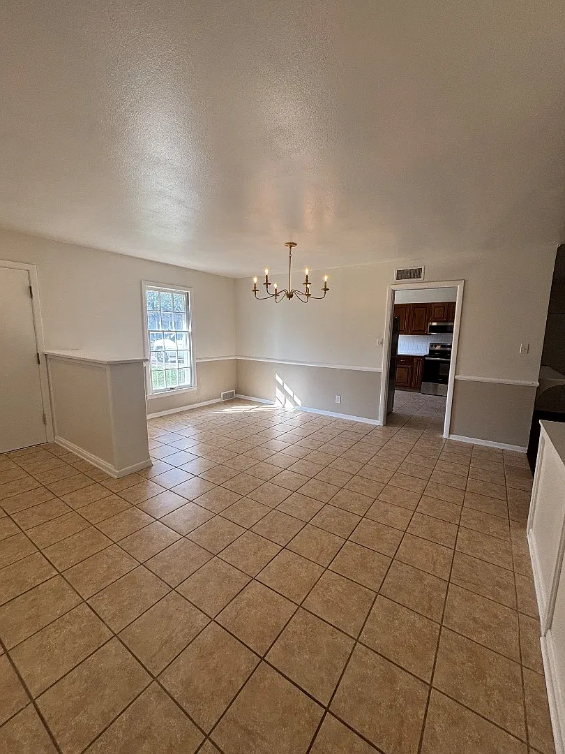 120 Carlton Rd — Photo 3