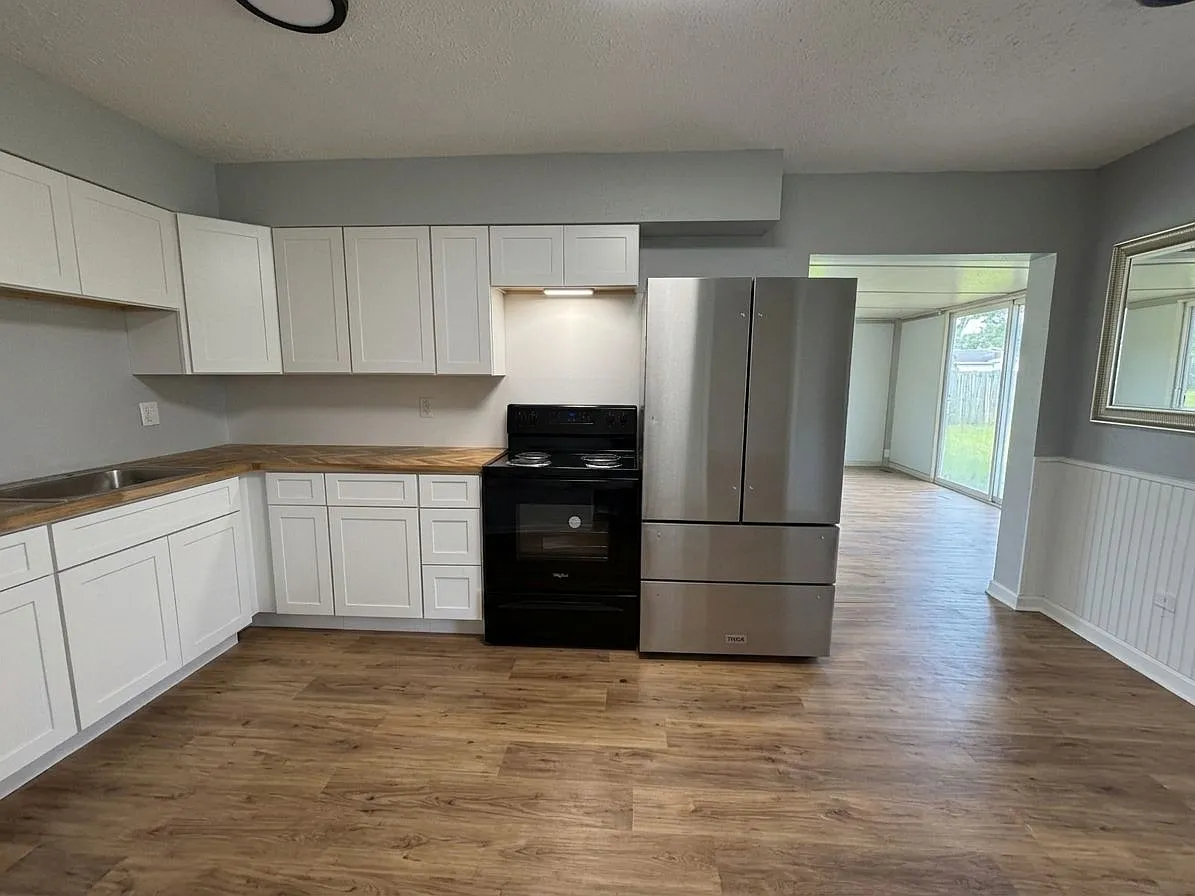 3 bed, 2.0 bath, $1,900 — Photo 3