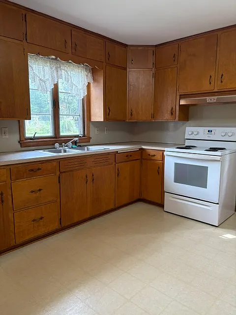 420 East Summit Street - 1 — Photo 2