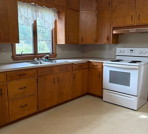 2nd image of 420 E Summit St #1