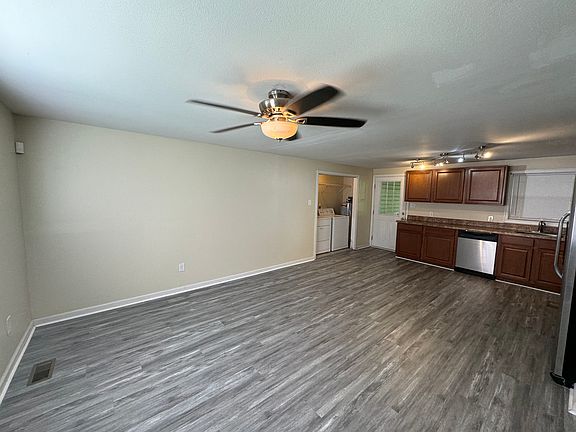 4th image of 724 Nixon Dr