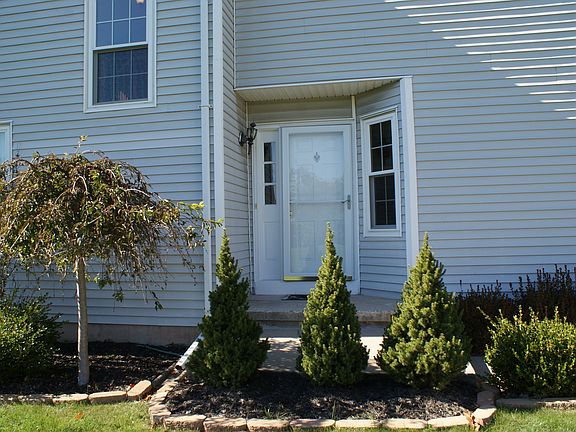 Landscaped entranceway