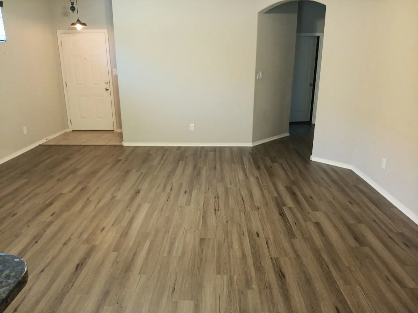 Beautiful 3 Bedroom 2 Bathroom home! Showings Available Now! — Photo 2