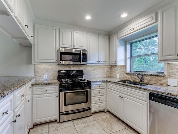 4th image of 2130 Forest Oaks Dr
