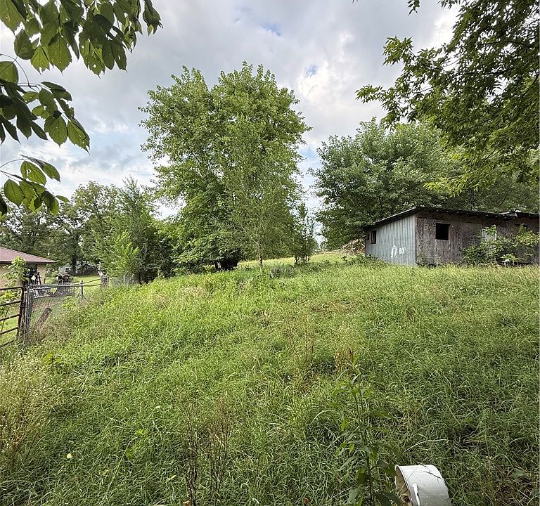 2nd image of 325 Crossbow Rd
