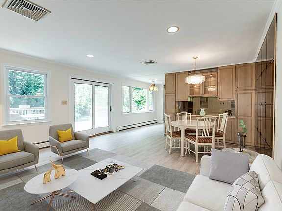 5th image of 19 Forrest Dr