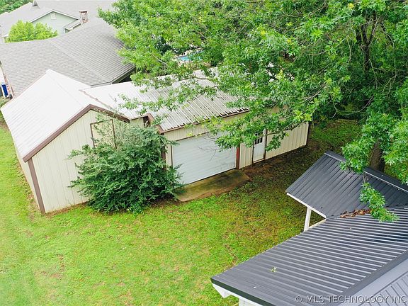 3rd image of 206 N Maupin Rd