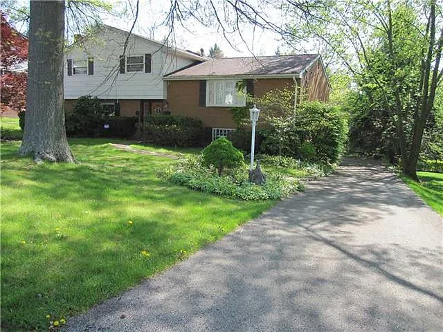 406 Woodhaven Dr photo 1