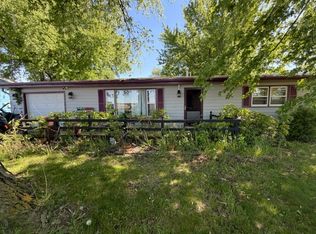 11141 E Fisher Rd, Rochelle, IL 61068