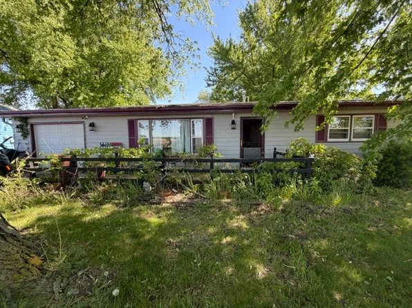 11141 E Fisher Rd, Rochelle, IL 61068