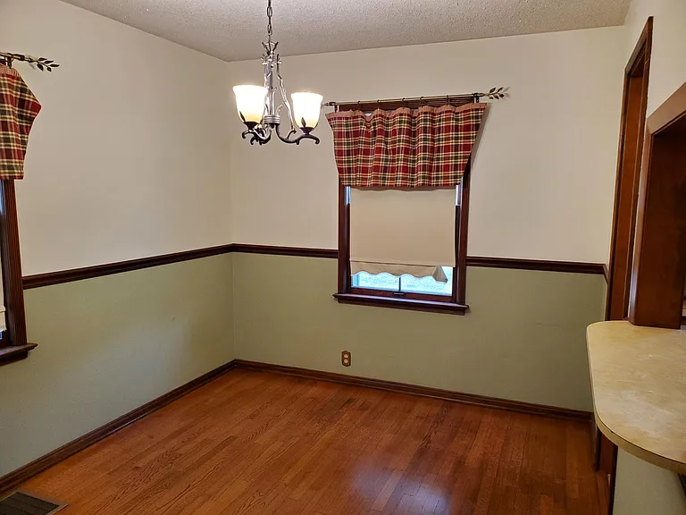 412 N Magnolia St — Photo 4