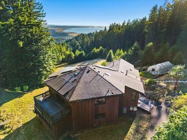 222 Simmons Ln, Arcata, CA 95521