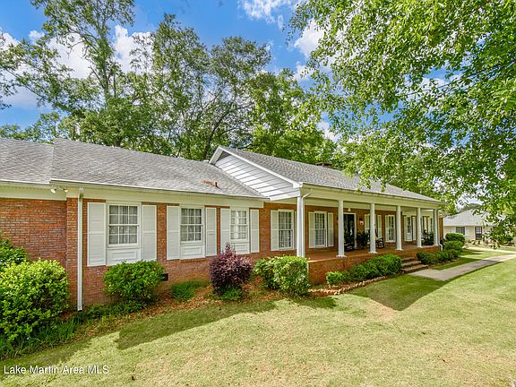 3rd image of 2211 Clubview Dr