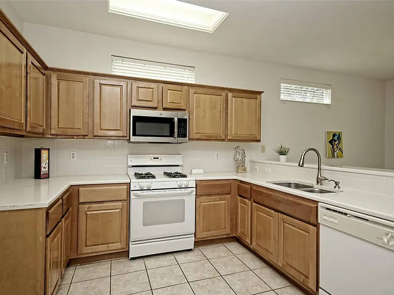 112 Bluebell Dr — Photo 16