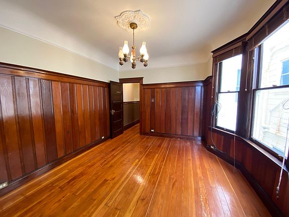 3rd image of 473 Sanchez St
