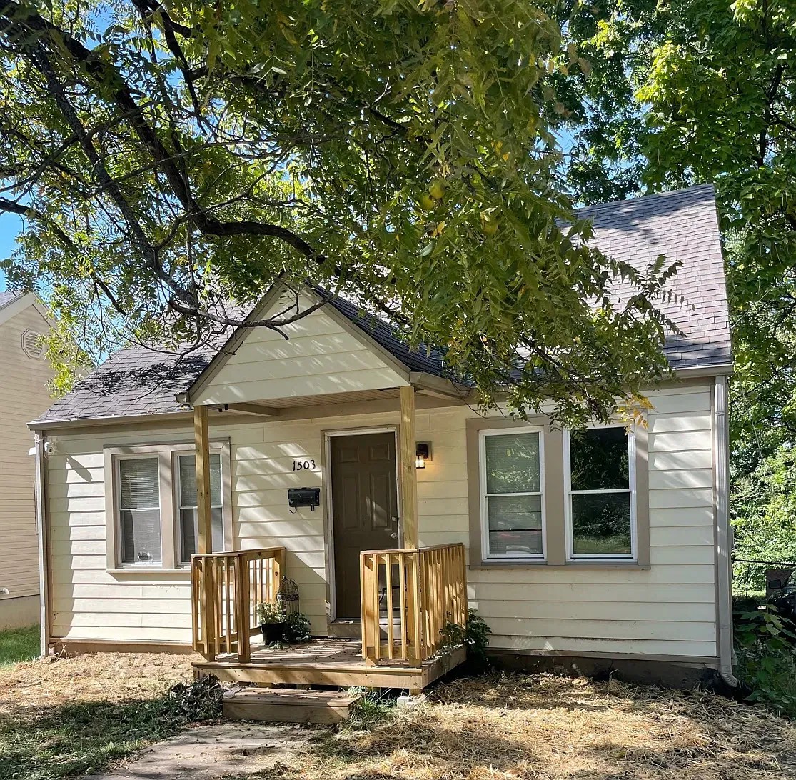 2 bed, 920 sqft, $1,350 — Photo 1