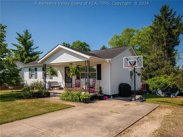 198 Irene Cir, Hurricane, WV 25526