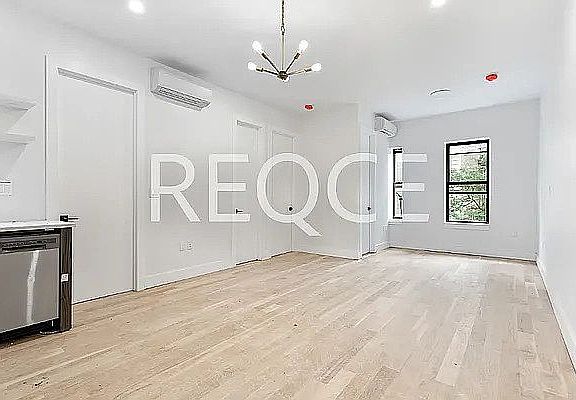 4th image of 386 S 1st St #4R