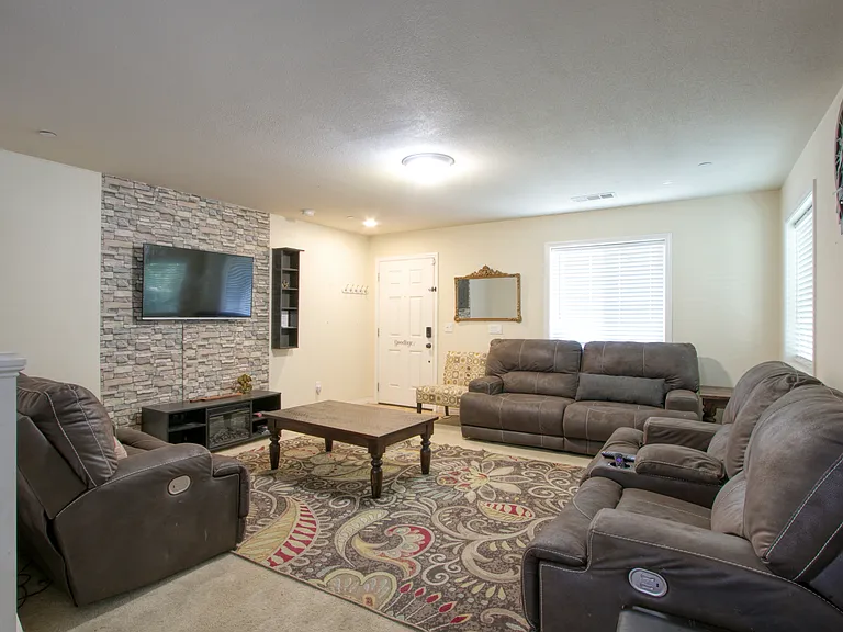 142 Diego Rd — Photo 3
