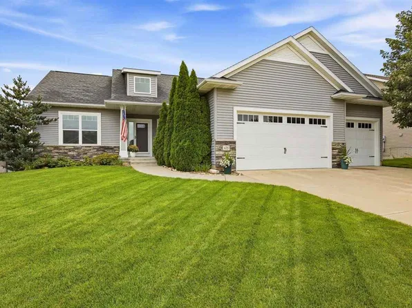 435 Oak Park Cir, Marion, IA 52302