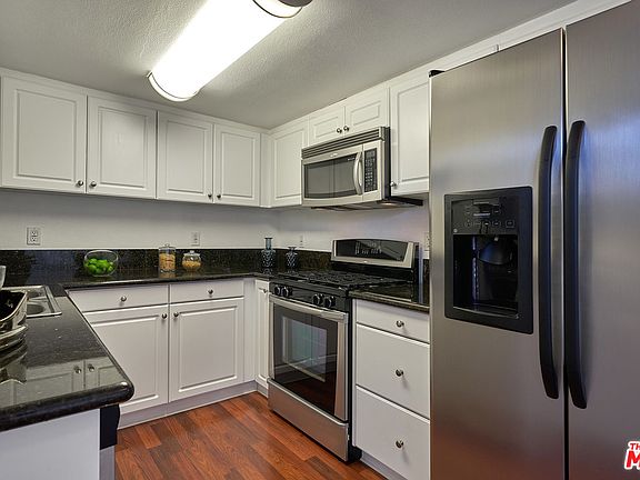 4th image of 5009 Woodman Ave APT 302